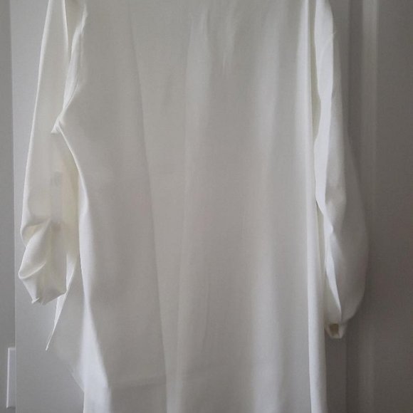 NWOT Women's White 3/4 Sleeve V-Neck Dress Shirt - Picture 3 of 5